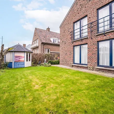 Zeelucht With Private Garden By Interhome *