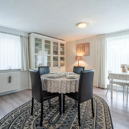 Apartmán Zeelucht With Private Garden By Interhome
