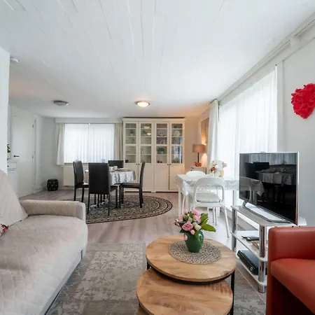 Apartmán Zeelucht With Private Garden By Interhome *