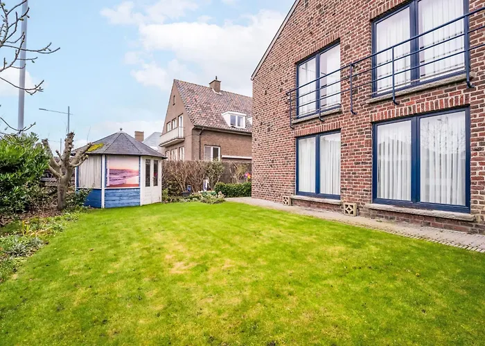 Zeelucht With Private Garden By Interhome *