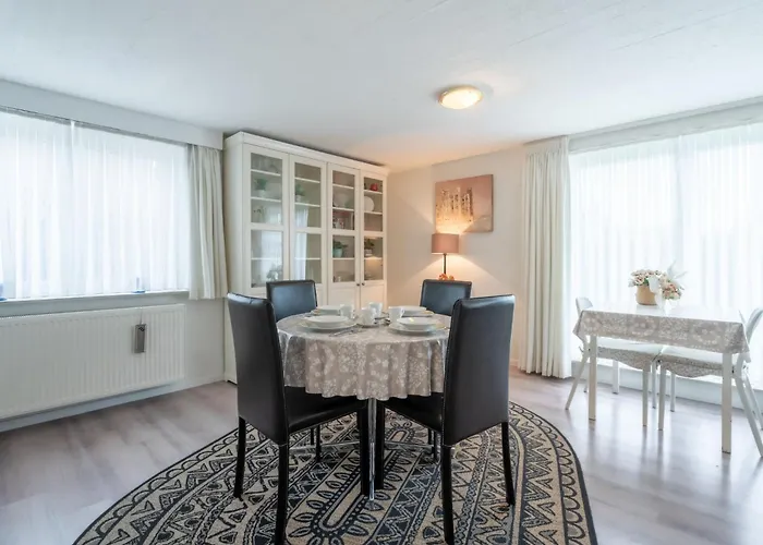 Lägenhet Zeelucht With Private Garden By Interhome