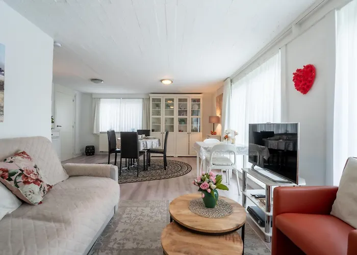 Lägenhet Zeelucht With Private Garden By Interhome *